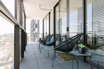 Super Spacious City View Apartments - Accommodation Burleigh 3