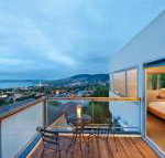 Library House - Accommodation Burleigh
