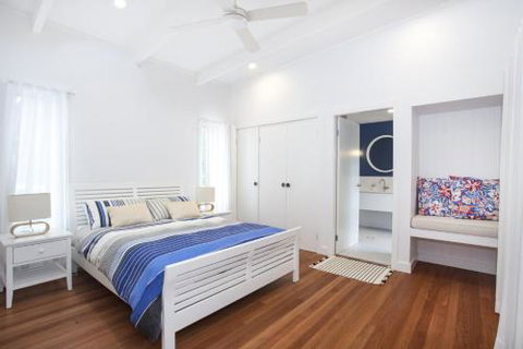 THE PERFECT BEACH HOUSE - Accommodation Burleigh 2
