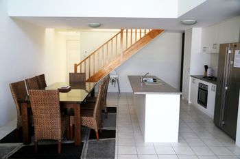 Waters Edge - Accommodation Burleigh 3