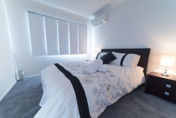 1 Bedroom Gold Coast Beachside Apt W AC + Parking - Accommodation Burleigh 2
