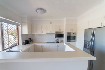 1 Bedroom Gold Coast Beachside Apt W AC + Parking - Accommodation Burleigh 1