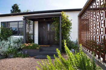 Alba House - Accommodation Burleigh 0