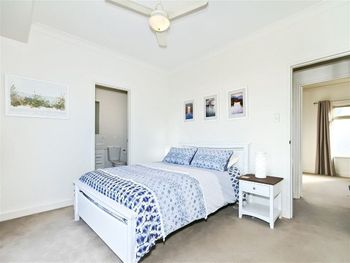 Modern Seaside Sanctuary - Accommodation Burleigh 1