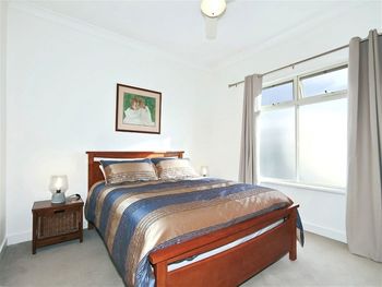 Modern Seaside Sanctuary - Accommodation Burleigh 4