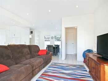 Modern Seaside Sanctuary - Accommodation Burleigh 2