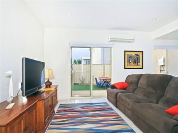 Modern Seaside Sanctuary - Accommodation Burleigh 6
