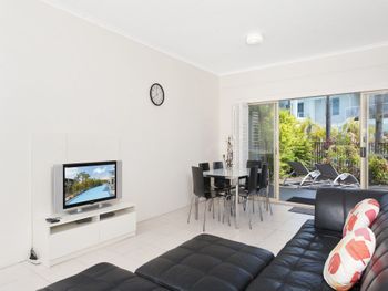 Sandy Point Road Unit 337 265 Pacific Blue - Accommodation Burleigh 1