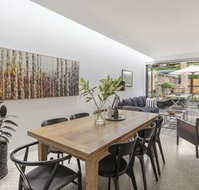 Stunning Executive Home in Glebe - Accommodation Burleigh