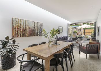 Stunning Executive Home In Glebe - Accommodation Burleigh 0
