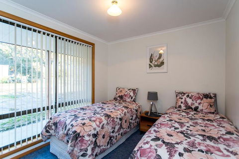 Acton Park Holiday Units - Accommodation Burleigh 1