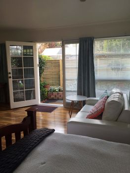 Nutgrove Beach Studio Apartment - Accommodation Burleigh 1