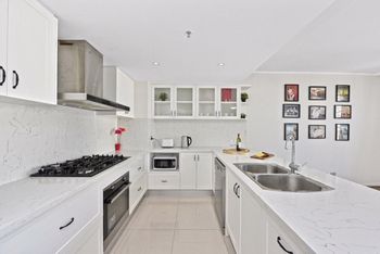 Deluxe Sydney Central Penthouse With Pool & Gym - Accommodation Burleigh 5