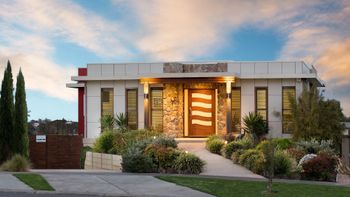The Executive B & B - Accommodation Burleigh 5