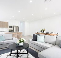 5 Bedroom Sydney Mansion with Parking - Accommodation Burleigh