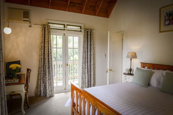 Arcadia Bed & Breakfast & Cottages - Accommodation Burleigh 1