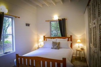 Arcadia Bed & Breakfast & Cottages - Accommodation Burleigh 2