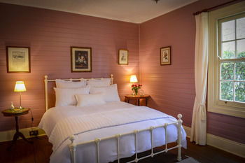 Arcadia Bed & Breakfast & Cottages - Accommodation Burleigh 5