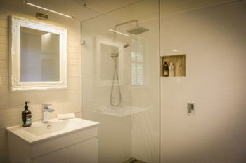 Arcadia Bed & Breakfast & Cottages - Accommodation Burleigh 3