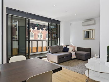 CHARLOTTE Manhatten Building Near Spencer St. & Southern Cross Station - Accommodation Burleigh 6