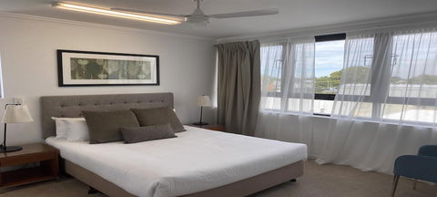 Airtrip Apartments On Carlyle St. Mackay - Accommodation Burleigh 5