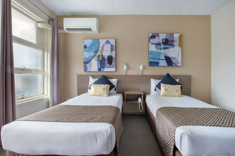 The Metropolitan Spring Hill - Accommodation Burleigh 6