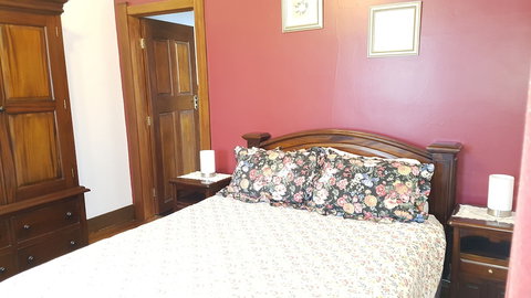 The Postmaster Inn BnB - Accommodation Burleigh 3