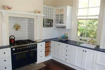 Heritage Retreat - Accommodation Burleigh 5