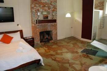 Heritage Retreat - Accommodation Burleigh 4