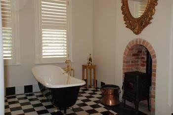 Heritage Retreat - Accommodation Burleigh 3