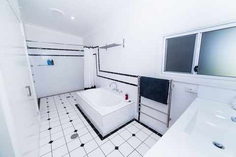 The Bryn At Tilba Family Cottage - Accommodation Burleigh 5