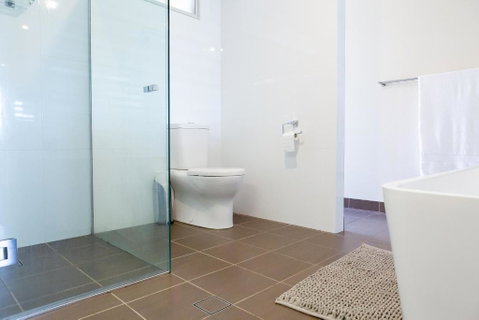 Beach & Bay Holiday House - Accommodation Burleigh 2