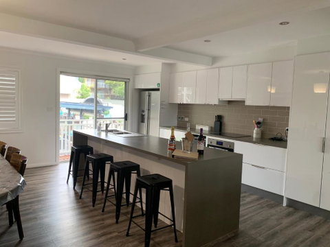 Beach & Bay Holiday House - Accommodation Burleigh 5