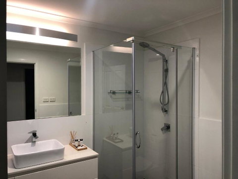 Beach & Bay Holiday House - Accommodation Burleigh 1