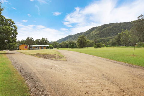 Feathertop Views And Dorm - Accommodation Burleigh 0