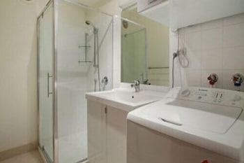 Lawlers 20 - Accommodation Burleigh 4