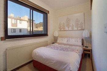 Lawlers 20 - Accommodation Burleigh 5