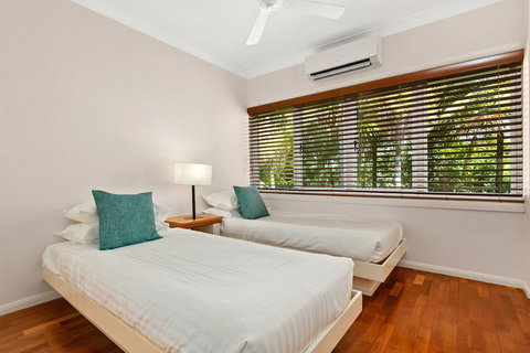 Poolside Apt In Alamanda Beachfront Resort 67 - Accommodation Burleigh 4