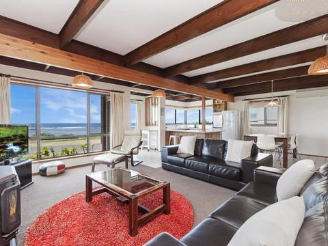 Swimmers Rest - Uninterrupted Panoramic Ocean Views - 1 Bedroom - Accommodation Burleigh 2