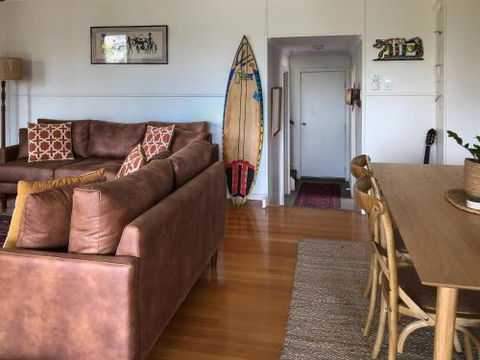 Samphire Beach House - Accommodation Burleigh 1