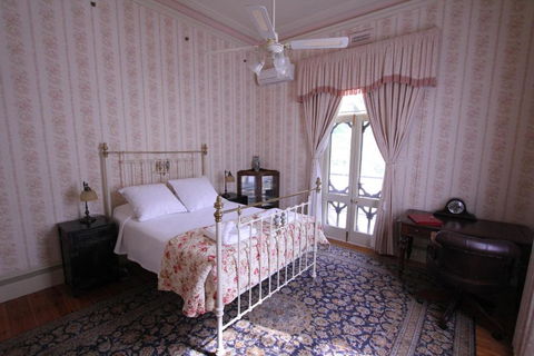 Palm House - Accommodation Burleigh 2
