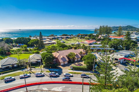 Bayside Court Apartments - Accommodation Burleigh 5