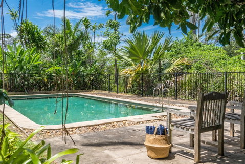 Your Luxury Escape - Cedar View - Accommodation Burleigh 2