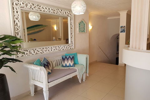 Surfers Chalet - Accommodation Burleigh 1