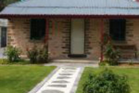 Annabelles Cottage - Accommodation Burleigh 0