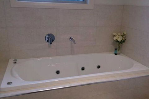 Annabelles Cottage - Accommodation Burleigh 7