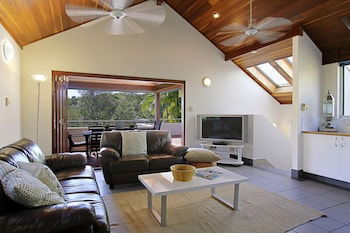 A PERFECT STAY - Clarkes Beach Villa - Accommodation Burleigh 0