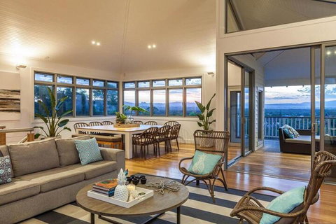 Vantage Over Byron - Accommodation Burleigh 2