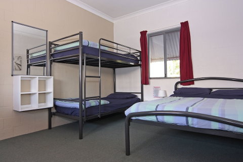 Byron Bay YHA Hostel/Backpackers - Accommodation Burleigh 6