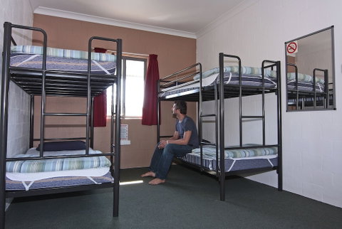 Byron Bay YHA Hostel/Backpackers - Accommodation Burleigh 5